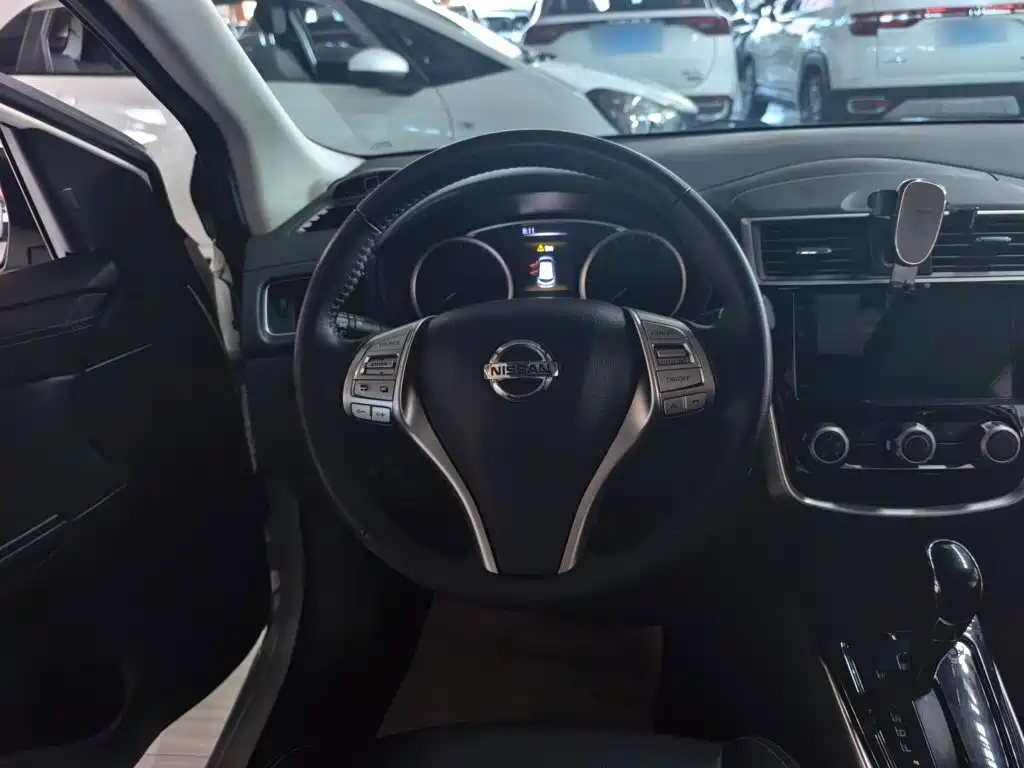 Nissan Tiida — миниатюра 6