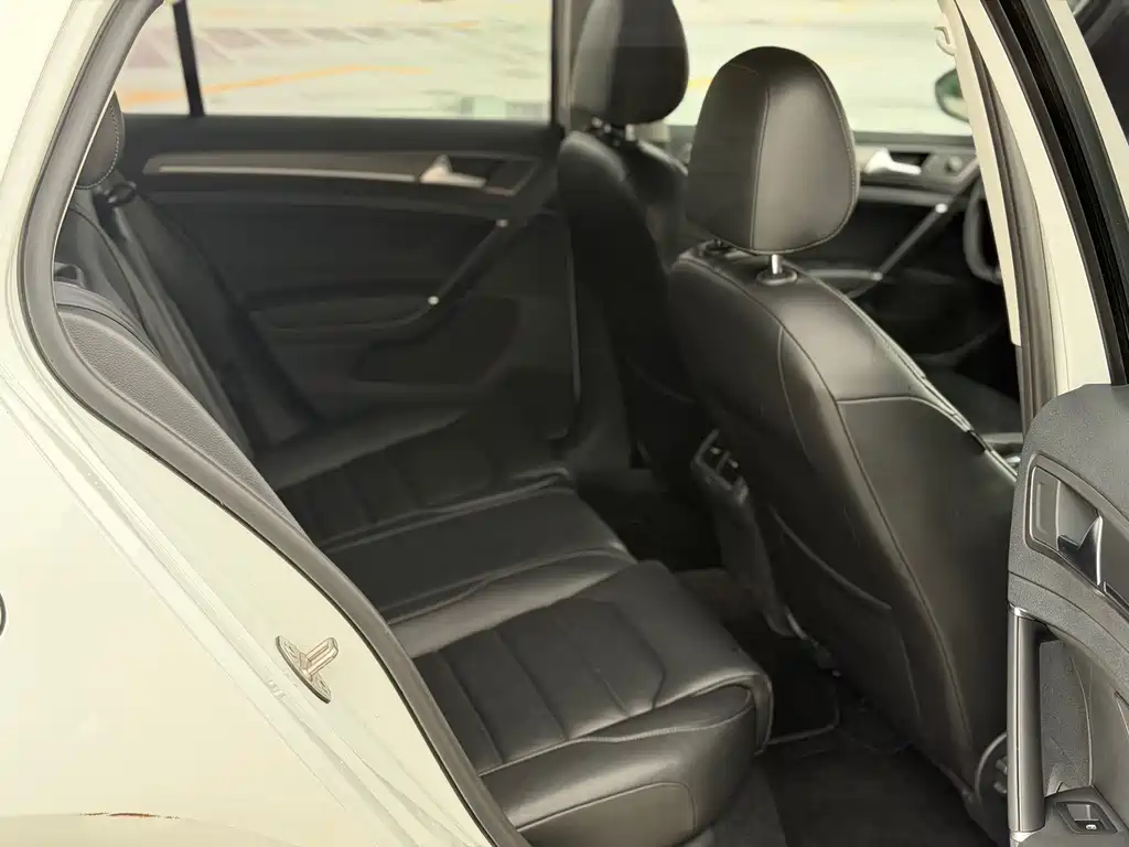 Volkswagen Golf 2016 230TSI AT Luxury