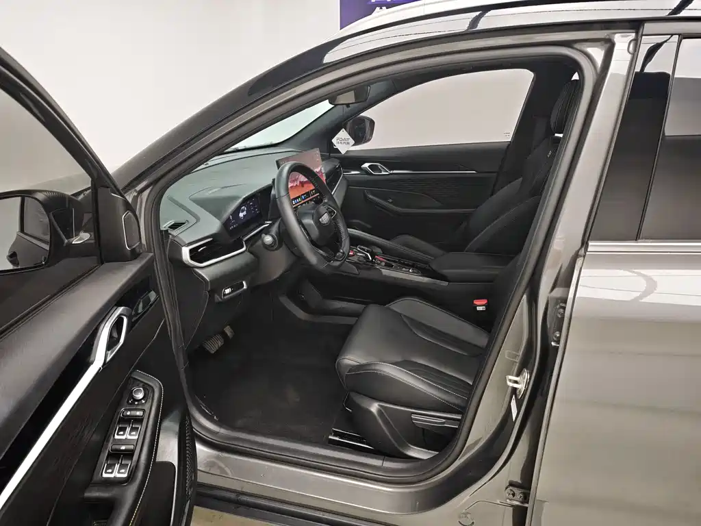 Geely Binyue — миниатюра 13