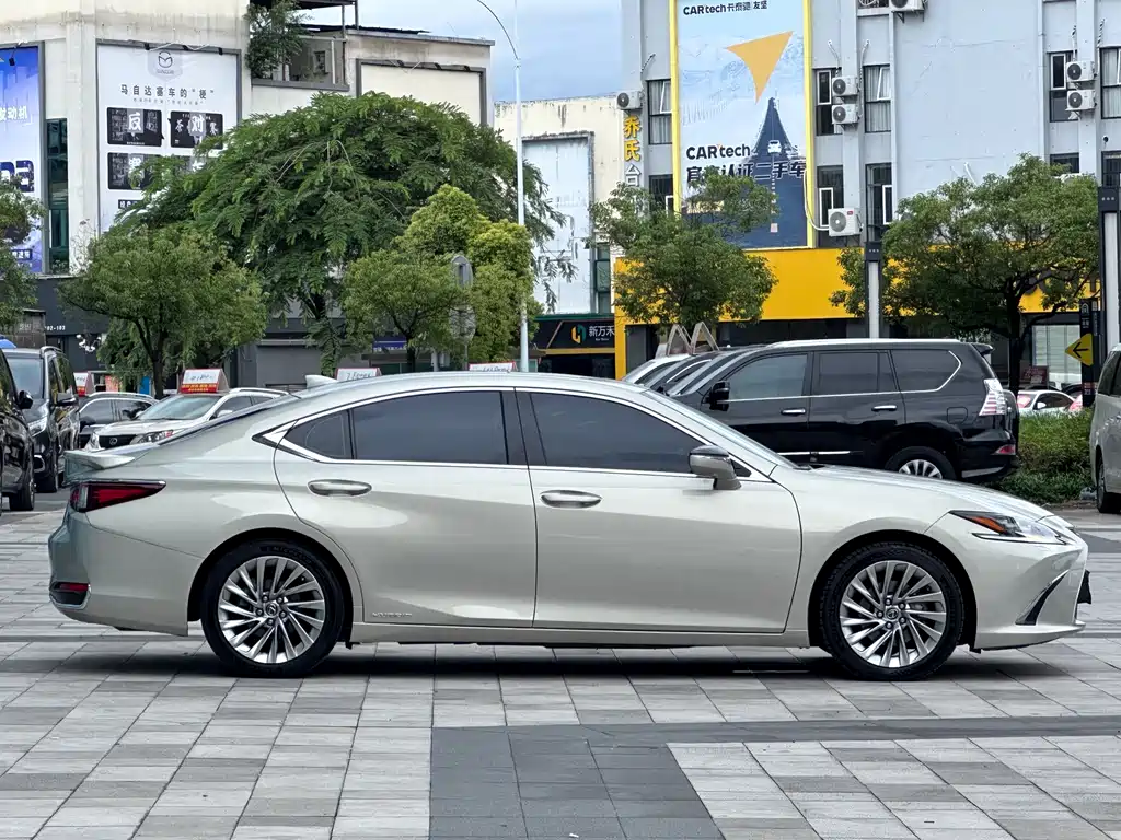 Lexus ES — миниатюра 16