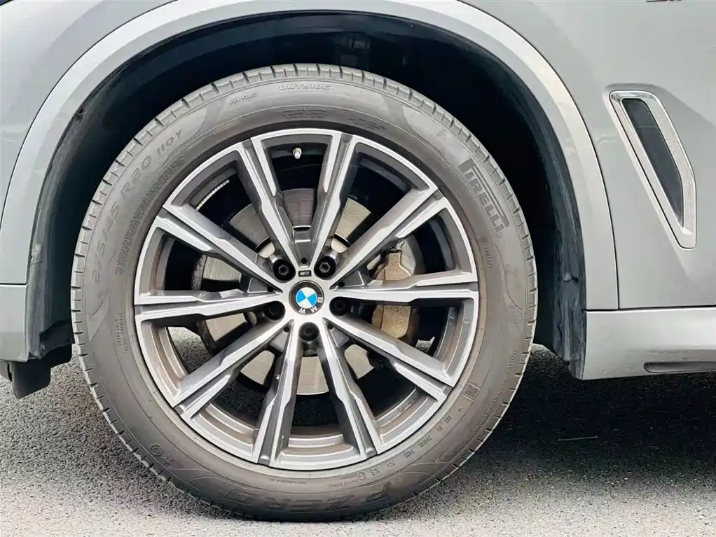 BMW X5 2022 xDrive 30Li Premium M Sport