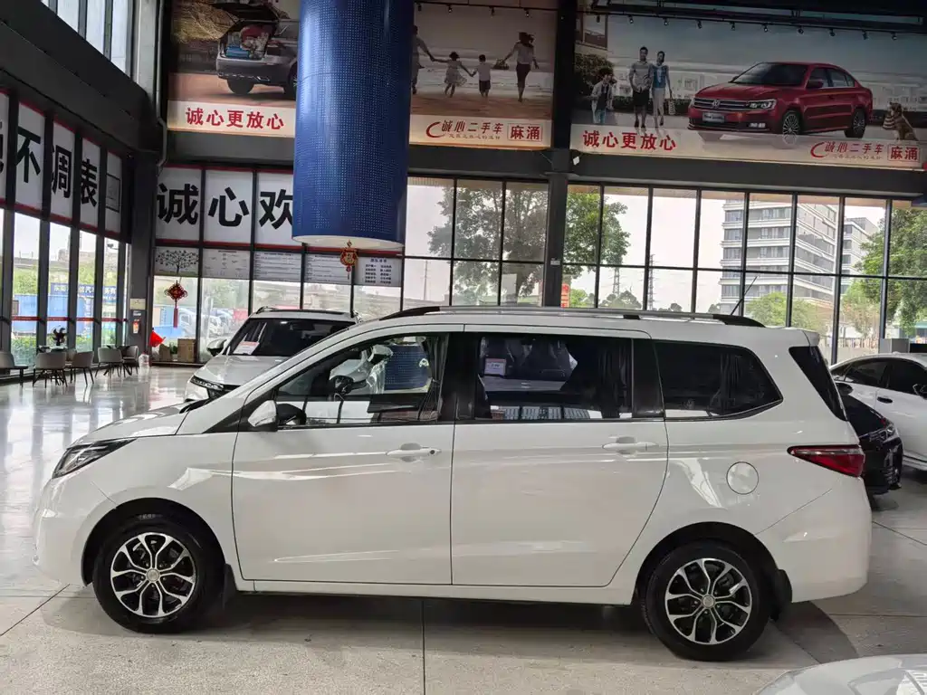 Changan Oshan A600 A600 2016 1.5L MT Elite 7 мест