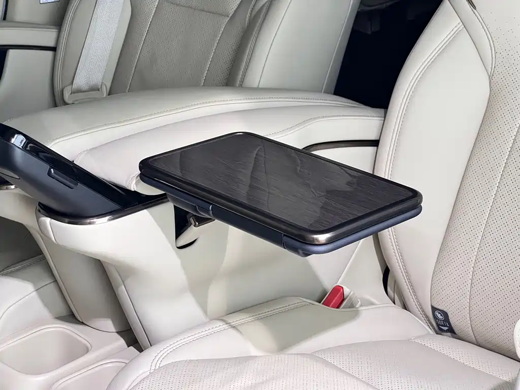 Toyota Alphard — миниатюра 16