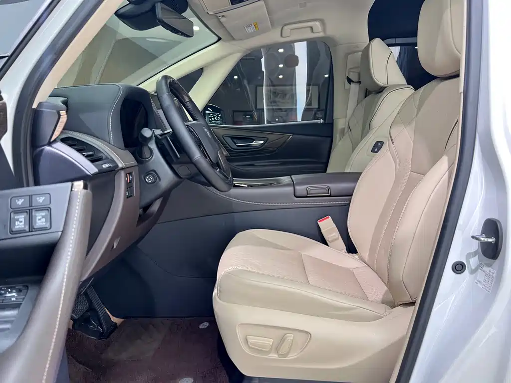 Toyota Alphard — миниатюра 13