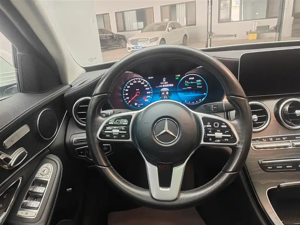 Mercedes-Benz C-Class — миниатюра 3