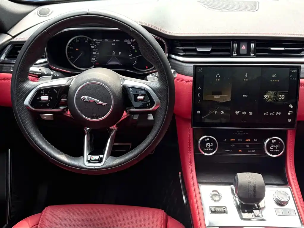 Jaguar F-Pace 2022 P250 R-Dynamic BLACK