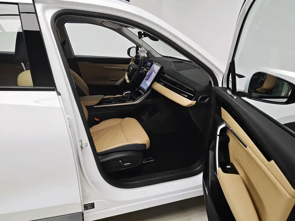 Geely Boyue L — миниатюра 10