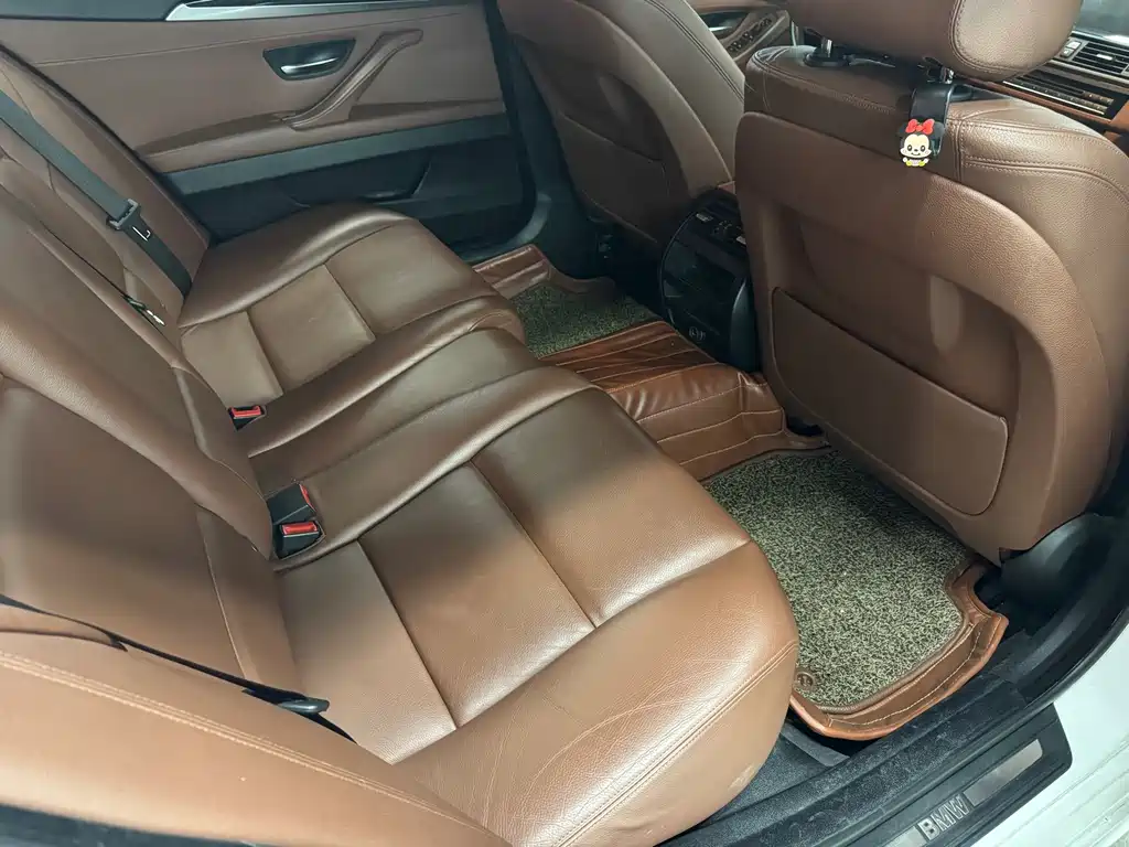 BMW 5 Series — миниатюра 13