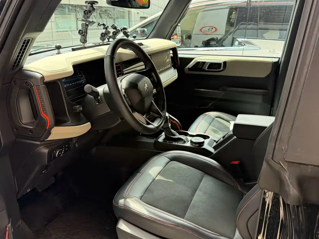 Ford Bronco — миниатюра 6