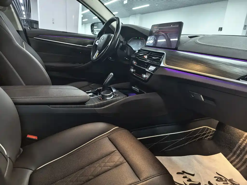 BMW 5 Series — миниатюра 12