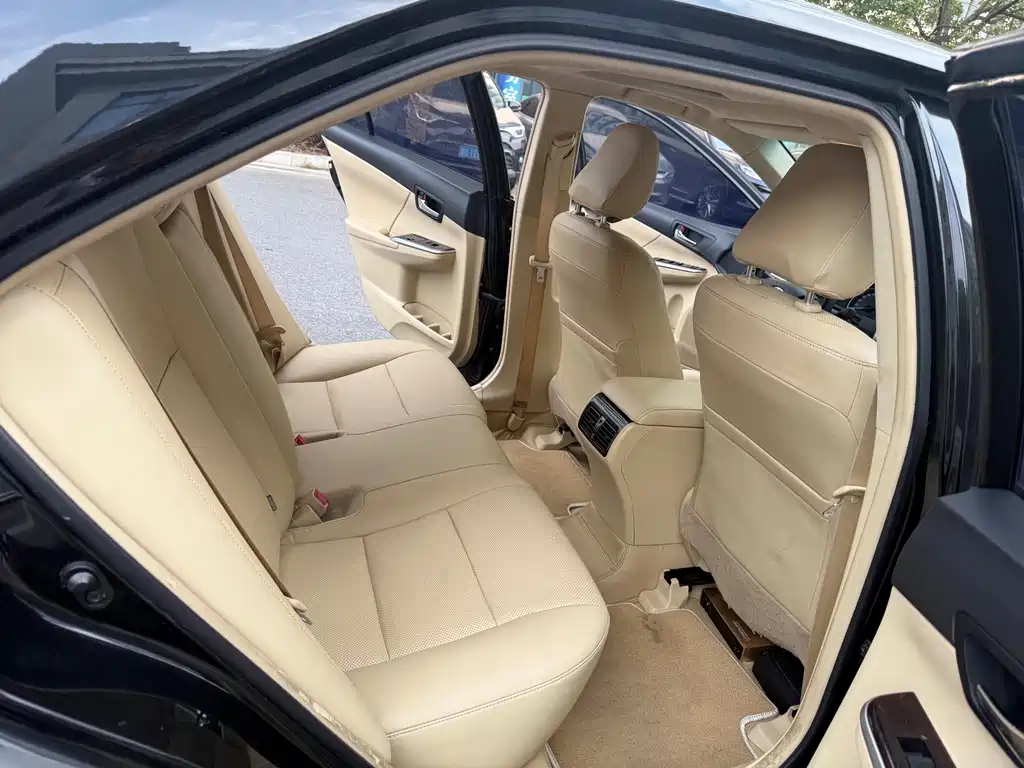 Toyota Camry — миниатюра 11