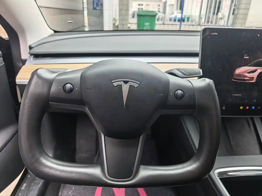 Tesla Model 3 — миниатюра 8