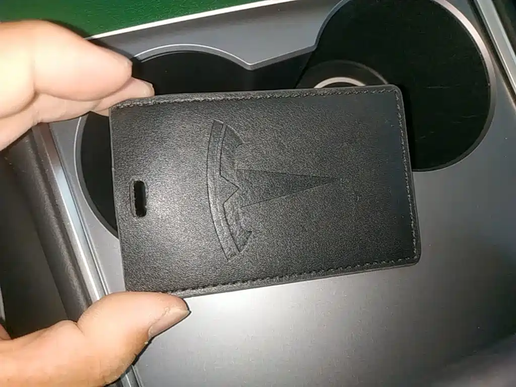 Tesla Model Y — миниатюра 9
