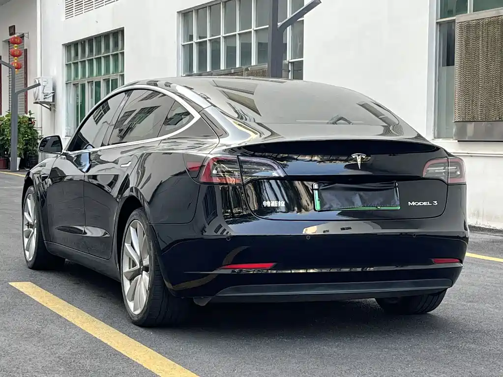 Tesla Model 3 — миниатюра 15