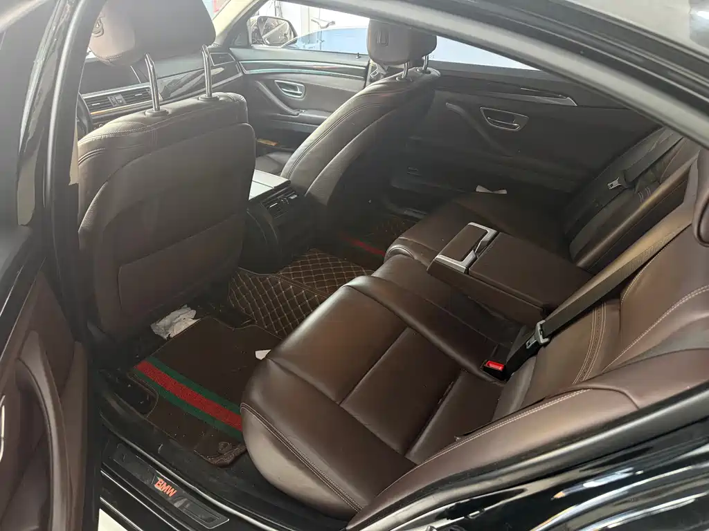 BMW 5 Series — миниатюра 5
