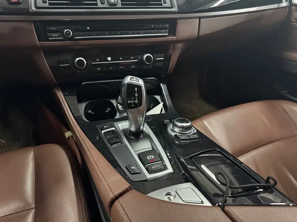 BMW 5 Series — миниатюра 17