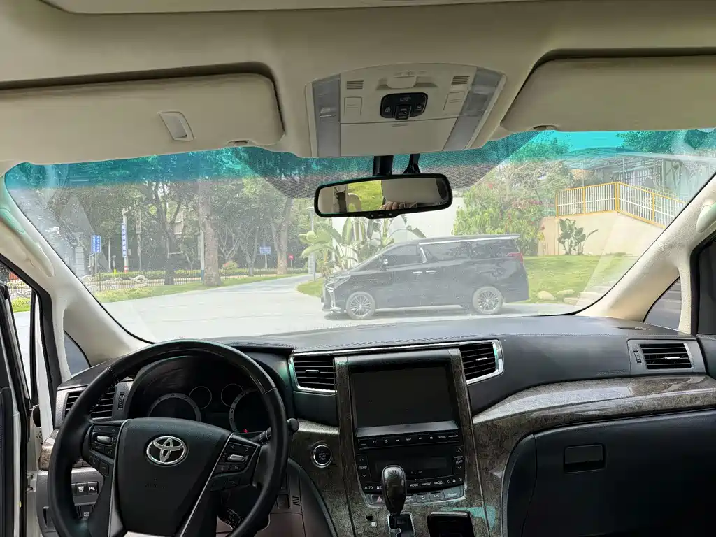 Toyota Alphard 2012 3.5L Luxury