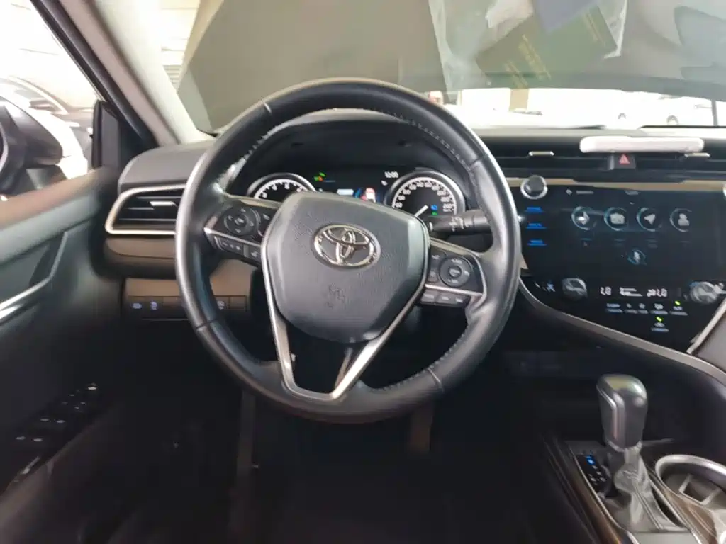 Toyota Camry — миниатюра 11
