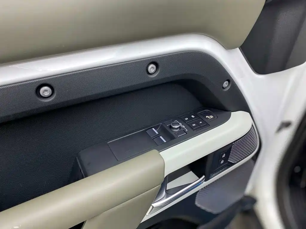Land Rover Defender — миниатюра 15