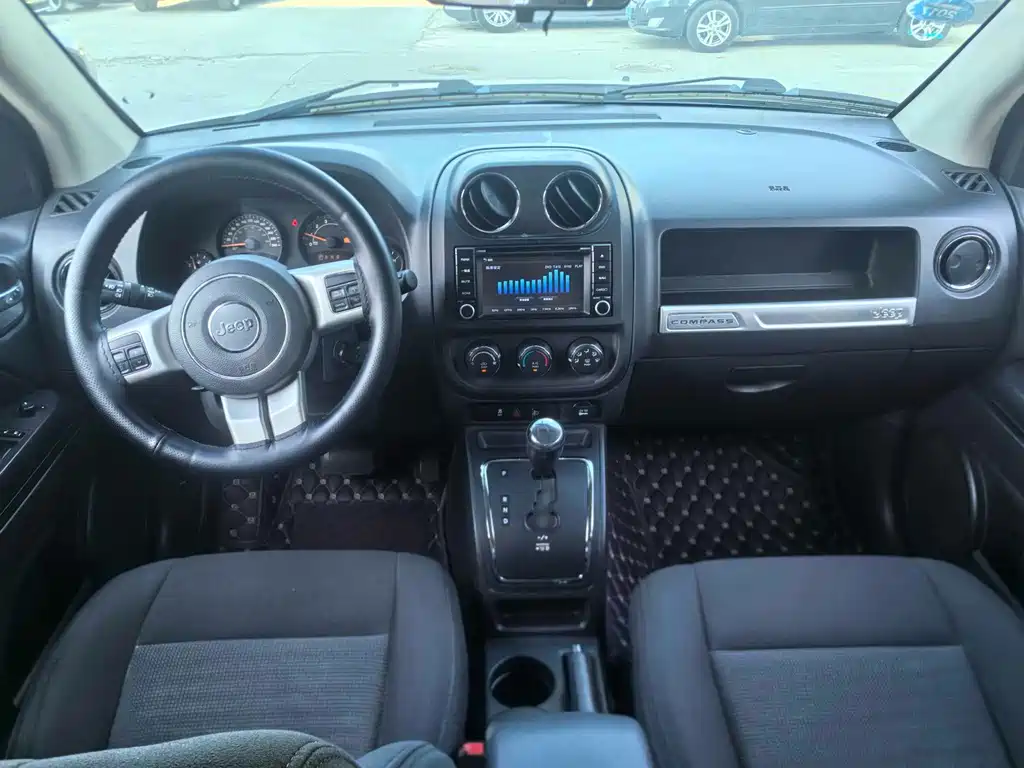 Jeep Compass (Import) — миниатюра 9