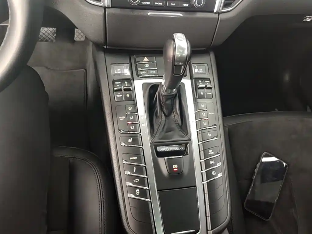 Porsche Macan — миниатюра 14
