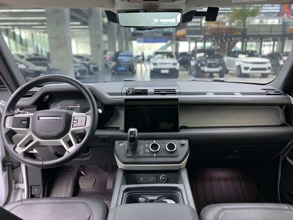 Land Rover Defender — миниатюра 8