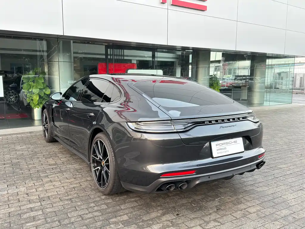 PORSCHE PANAMERA
