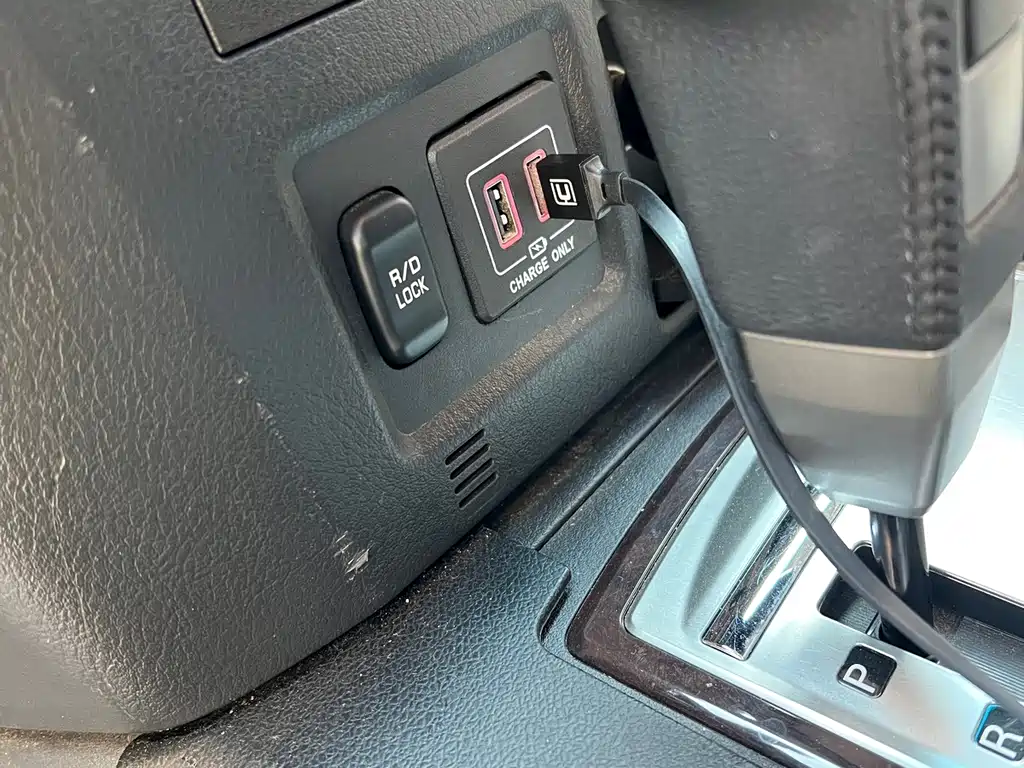 Mitsubishi Pajero (Import) — миниатюра 13