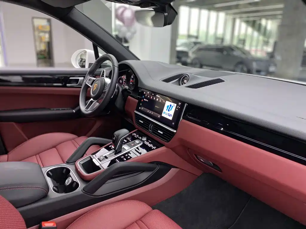 Porsche Cayenne — миниатюра 18