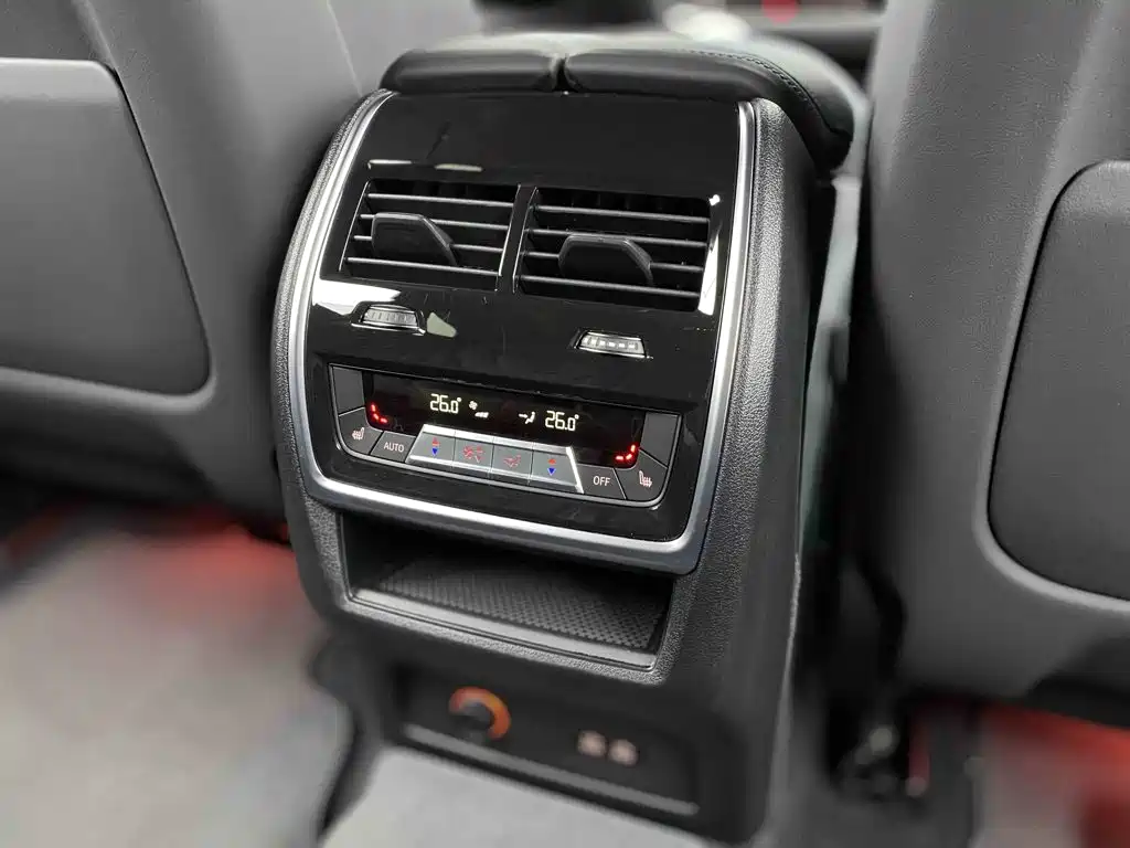 BMW XM — миниатюра 26