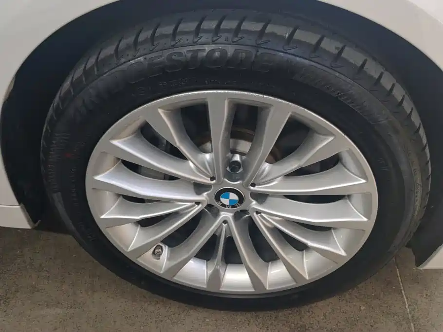BMW 5 Series — миниатюра 6