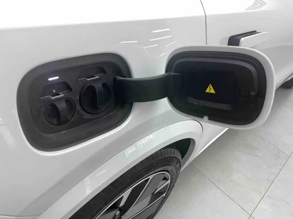 Li Auto Li L9 — миниатюра 9