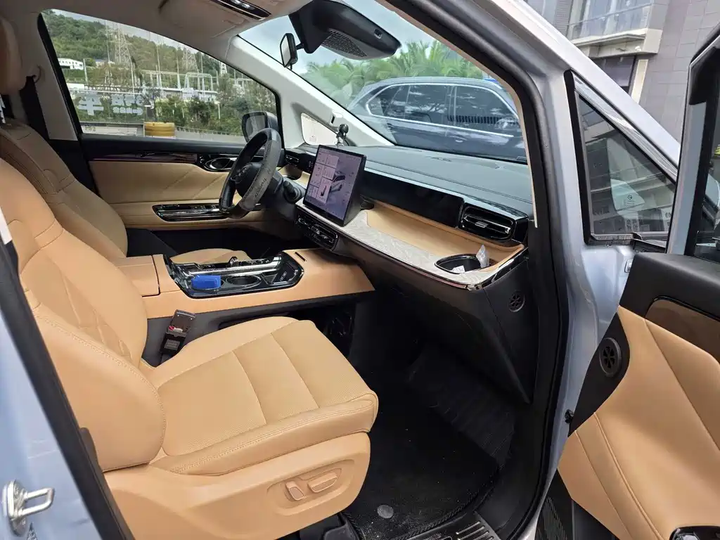 GAC Motor 传祺E8 PHEV — миниатюра 15