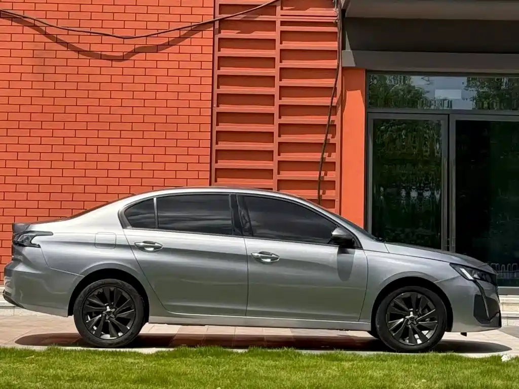 Peugeot 408 — миниатюра 2