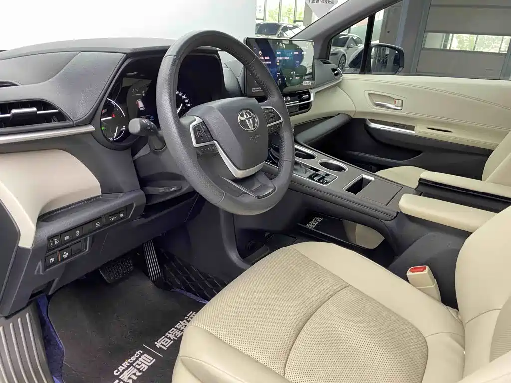 Toyota Granvia — миниатюра 16