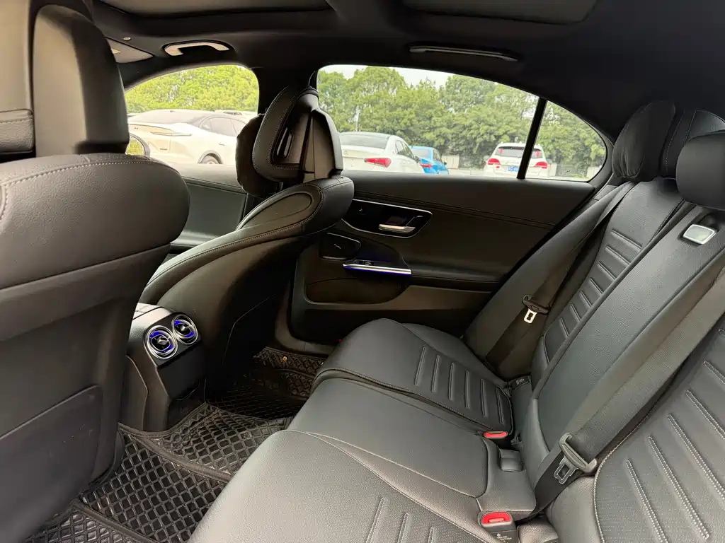 Mercedes-Benz C-Class — миниатюра 9
