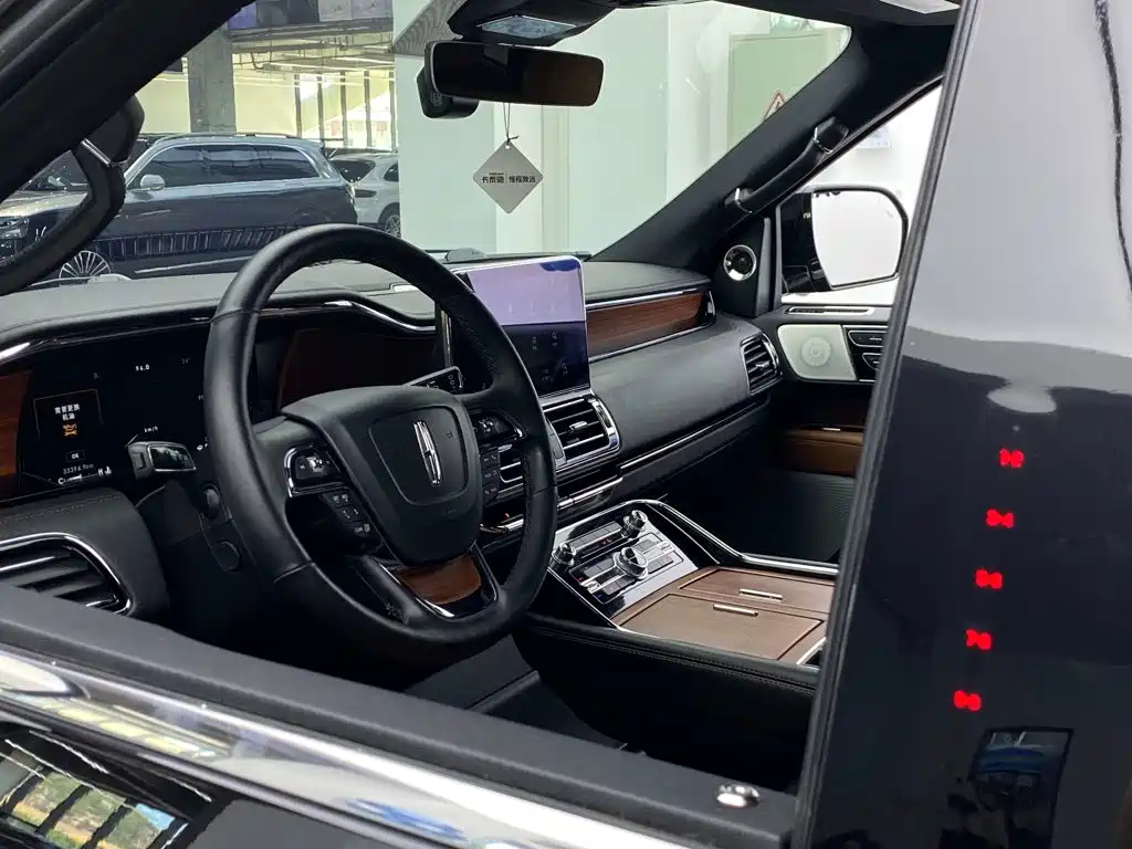Lincoln Navigator — миниатюра 41