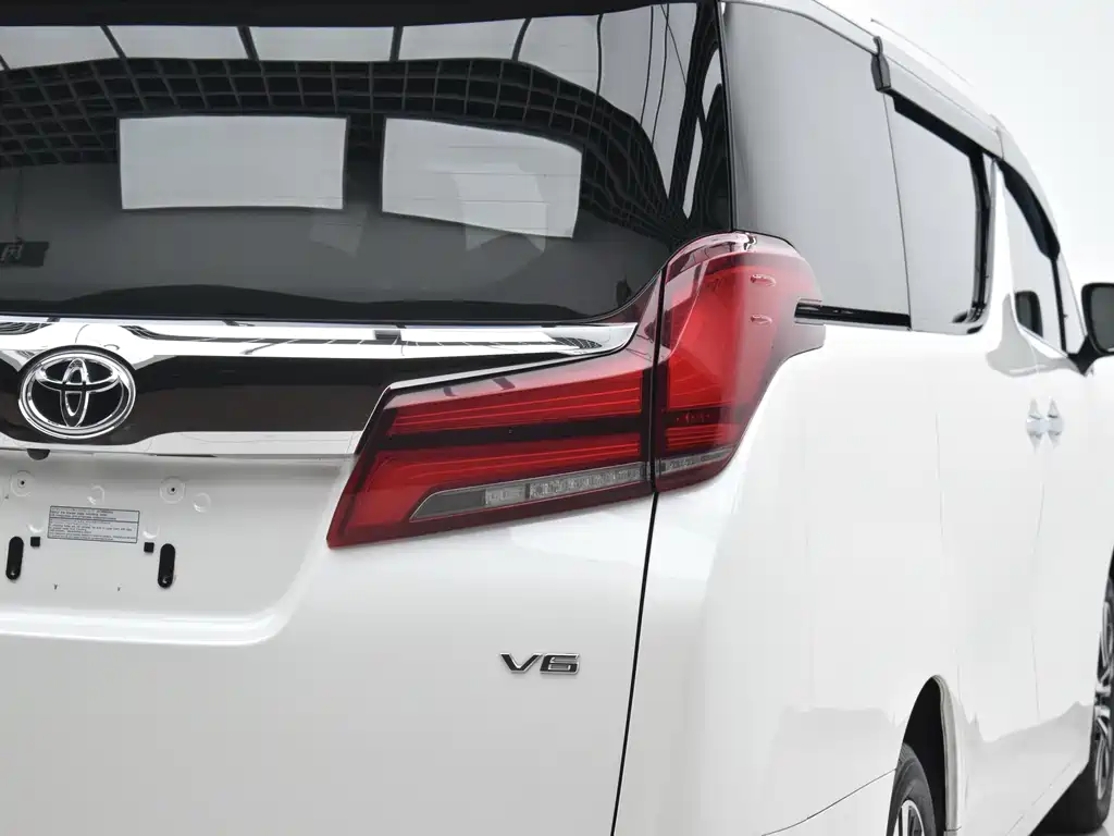Toyota Alphard — миниатюра 23