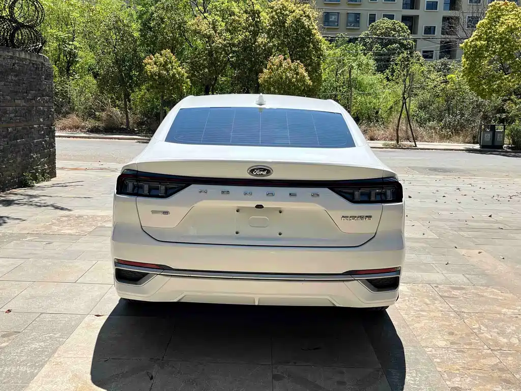 Ford Mondeo — миниатюра 6