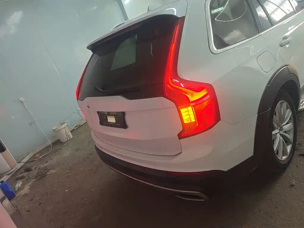Volvo XC90 — миниатюра 6