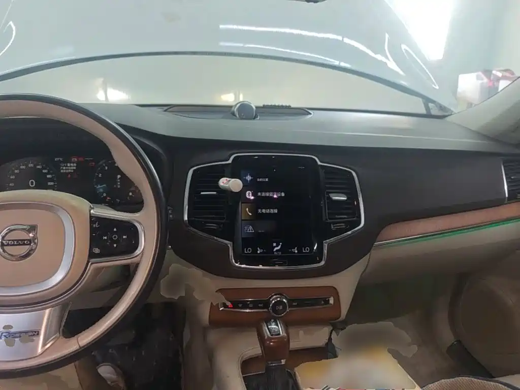 Volvo XC90 — миниатюра 10