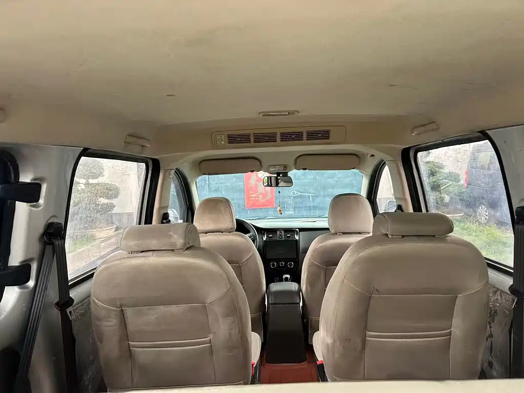 Wuling Rongguang V — миниатюра 10