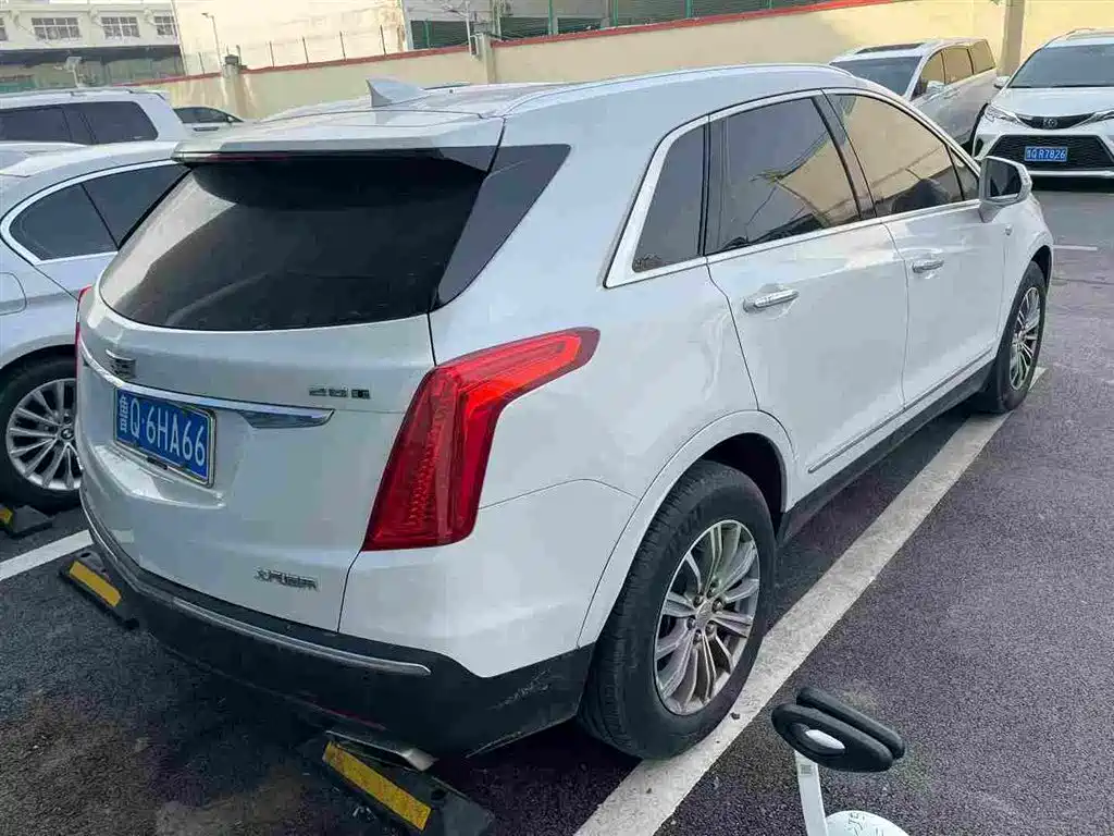CADILLAC XT5