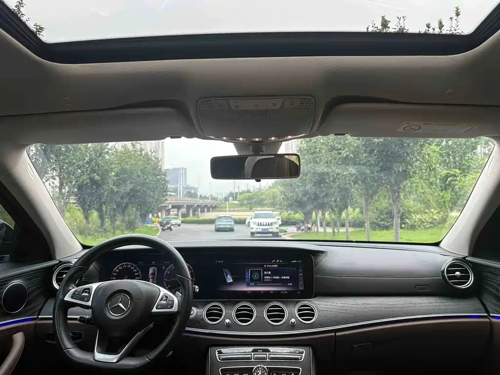 Mercedes-Benz E-Class — миниатюра 5