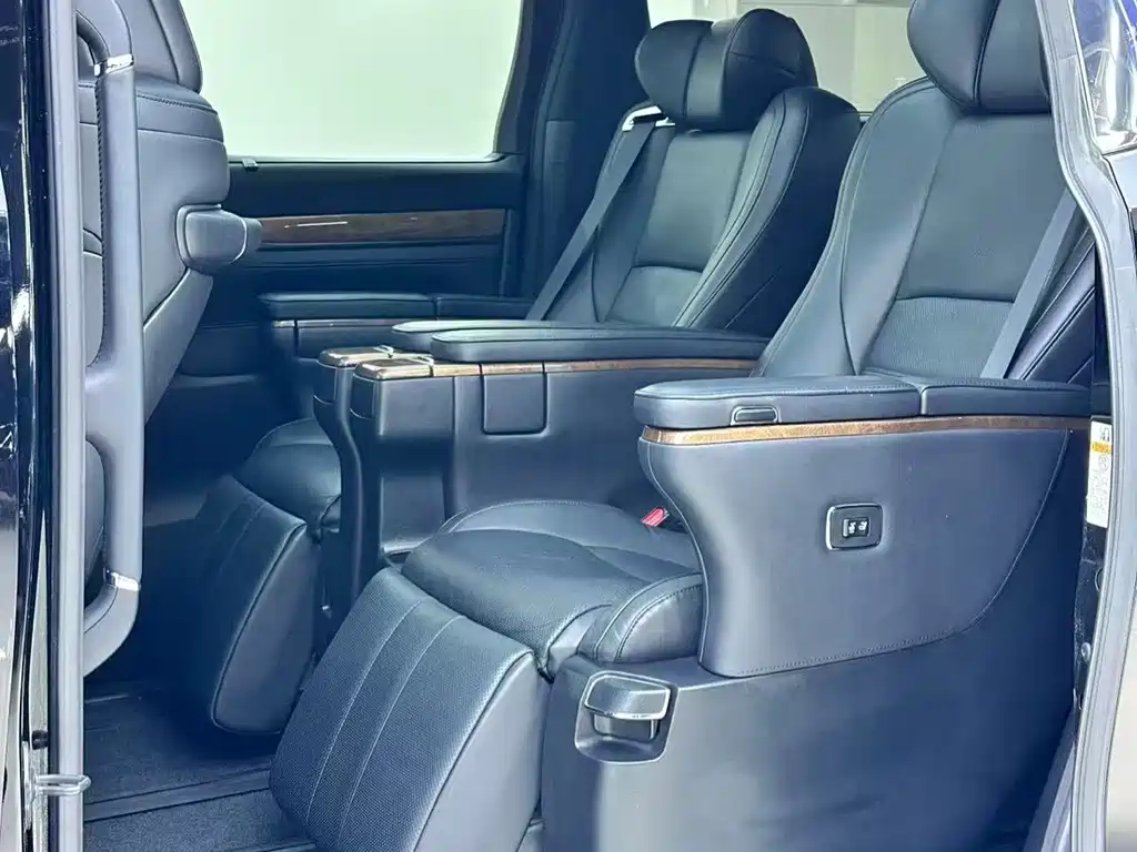Toyota Alphard 2015 3.5L Luxury