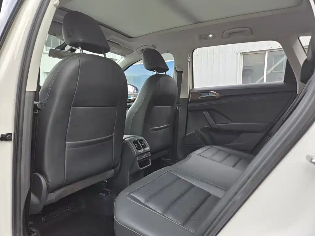 Volkswagen Tharu — миниатюра 2