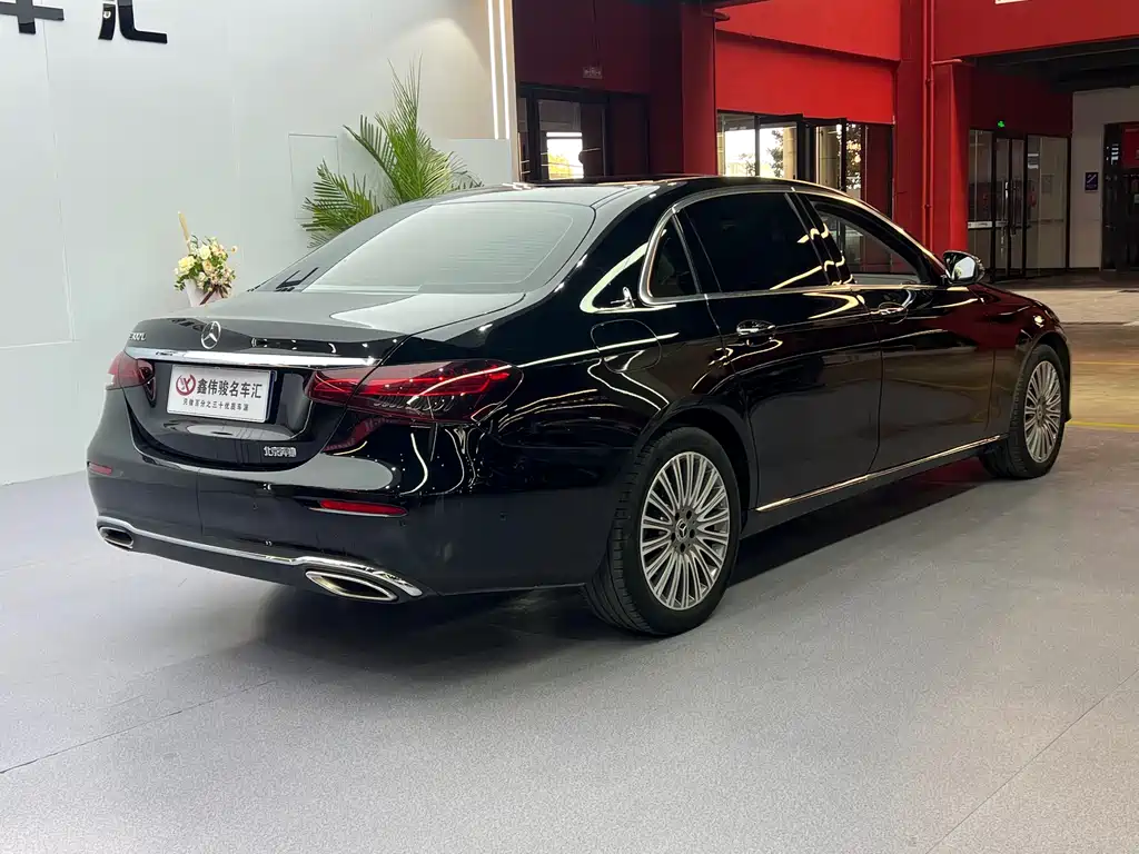 MERCEDES-BENZ E CLASS