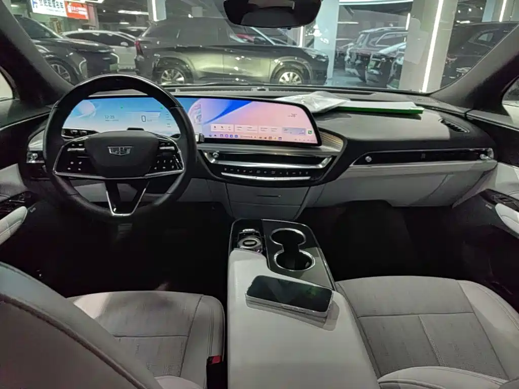 Cadillac Lyriq — миниатюра 10