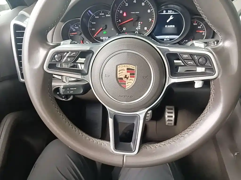 Porsche Cayenne — миниатюра 11