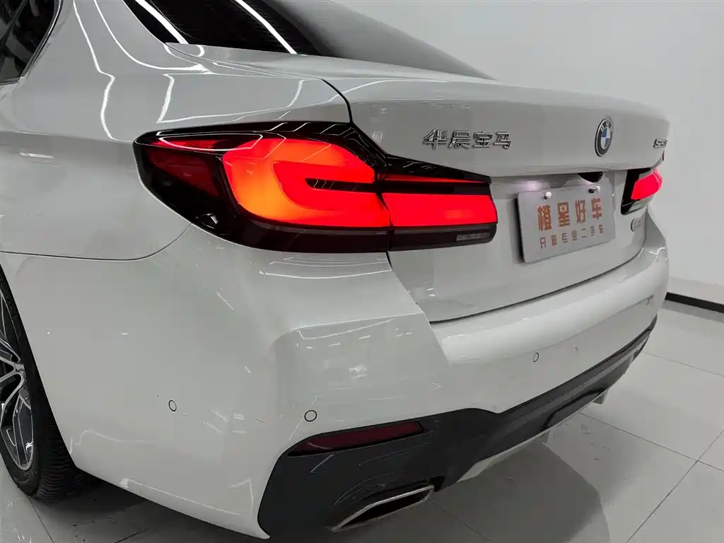 BMW 5 Series — миниатюра 7